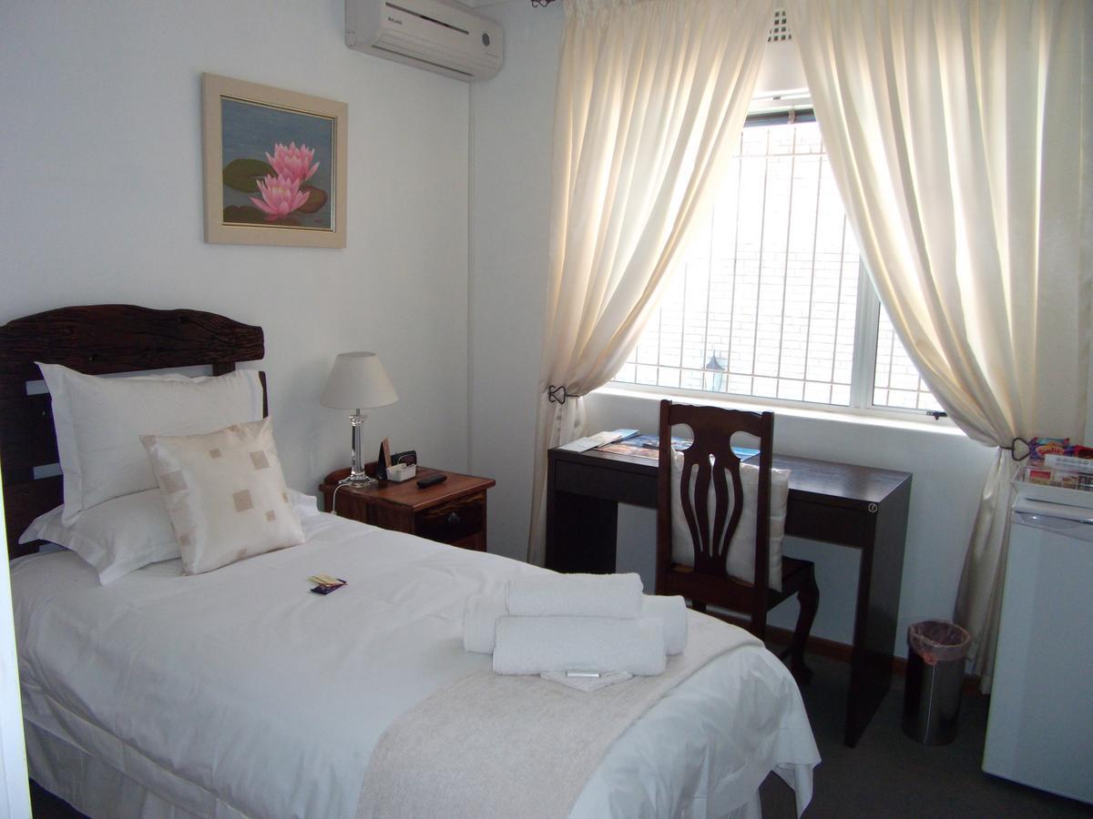 Scorpio Guest House Vredenburg Екстер'єр фото
